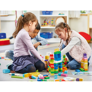 LEGO® DUPLO® Mój świat XL dzieci bawią się klockami edukacyjnymi